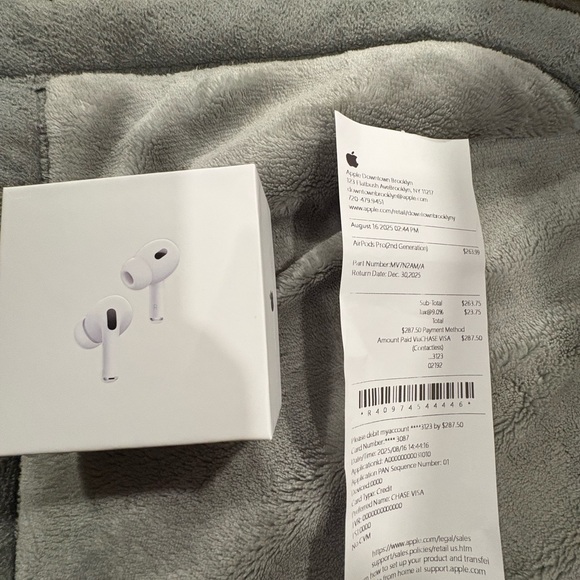 Apple AirPods Pro with White Charging Case